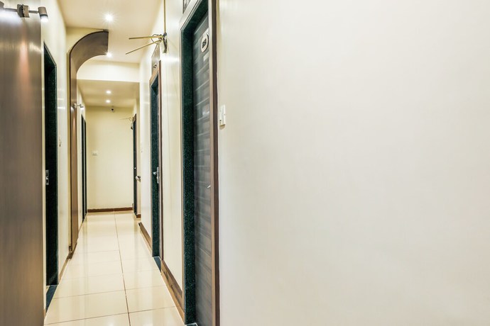 Imagen de los interiores del Hotel FabAdore Inn. Foto 13