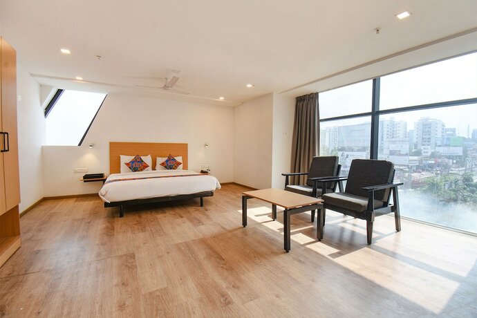 Imagen de la habitación del Hotel FabAlpha Center. Foto 20