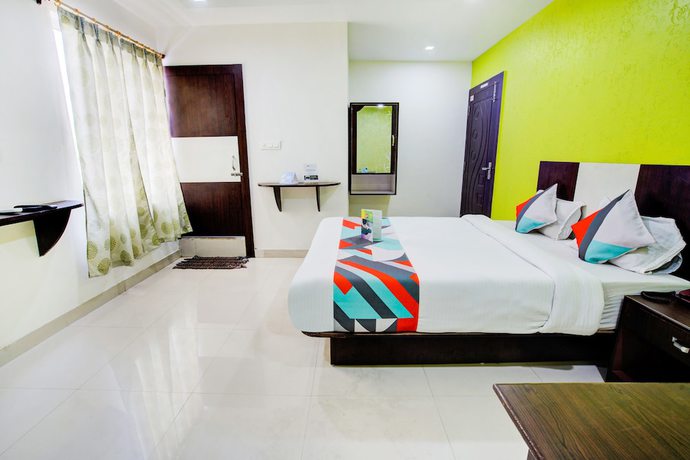Imagen de la habitación del Hotel FabChirom Palace. Foto 7