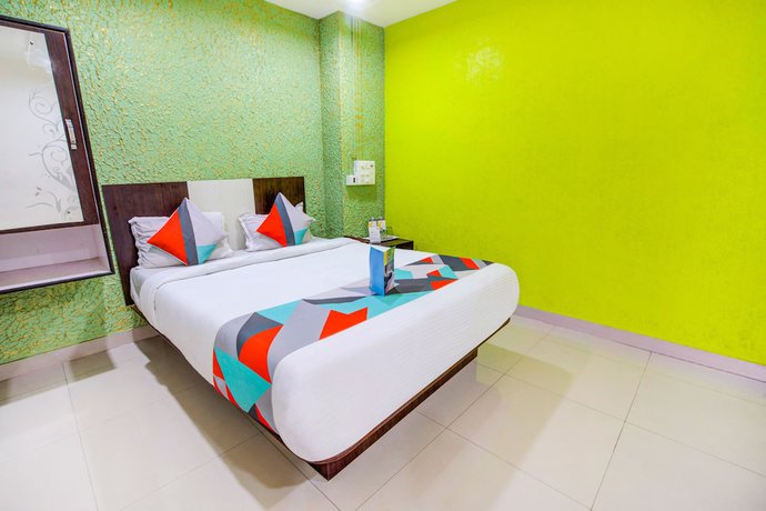 Imagen de la habitación del Hotel FabChirom Palace. Foto 15