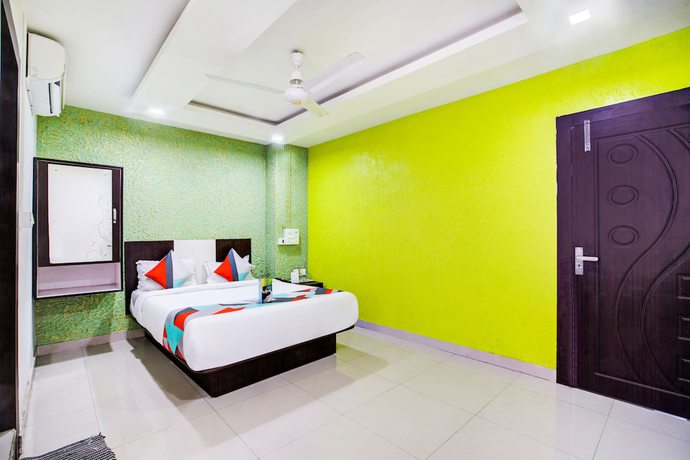 Imagen de la habitación del Hotel FabChirom Palace. Foto 16