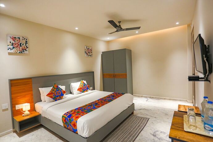 Imagen de la habitación del Hotel FabClarks Suites. Foto 17
