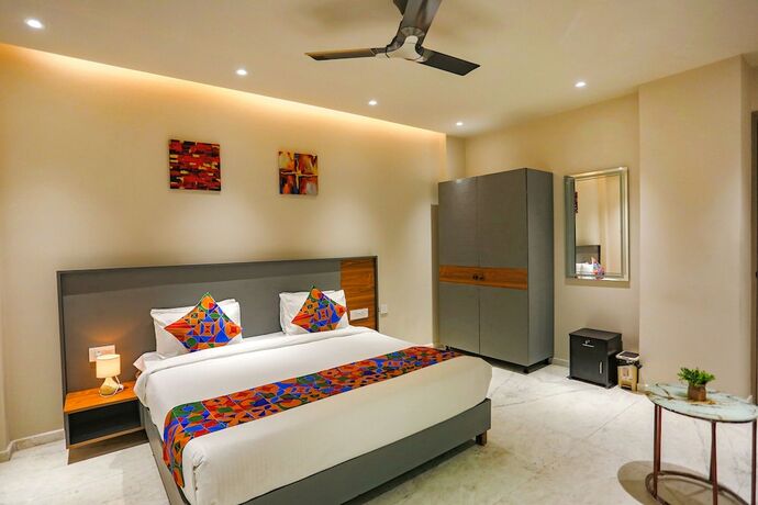 Imagen de la habitación del Hotel FabClarks Suites. Foto 18
