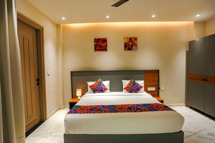 Imagen de la habitación del Hotel FabClarks Suites. Foto 19