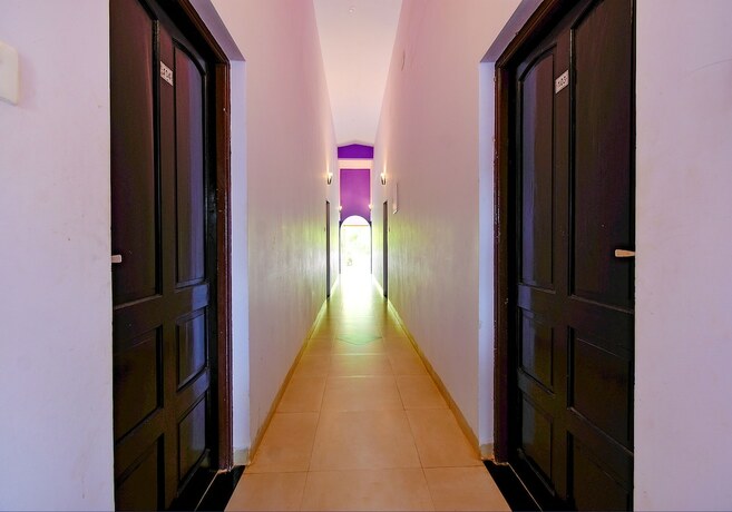 Imagen general del Hotel FabEscape Vagator Retreat Resort With Swimming Pool. Foto 4