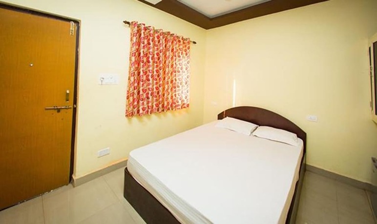 Imagen de la habitación del Hotel FabExpress Morjim Highland With Swimming Pool. Foto 20