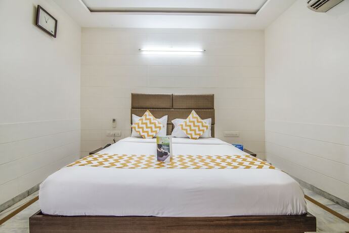 Imagen de la habitación del Hotel FabExpress Satya Inn. Foto 5