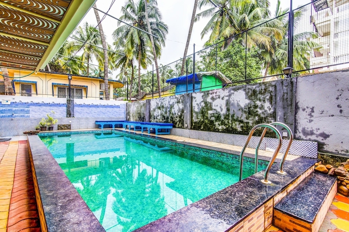 Imagen de la piscina del Hotel FabExpress Seafinity Resort. Foto 18