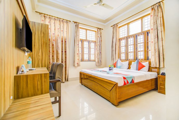 Imagen de la habitación del Hotel FabGomti. Foto 2