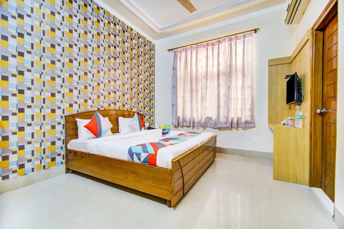 Imagen de la habitación del Hotel FabGomti. Foto 4