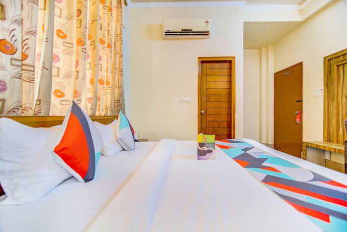 Imagen de la habitación del Hotel FabGomti. Foto 5