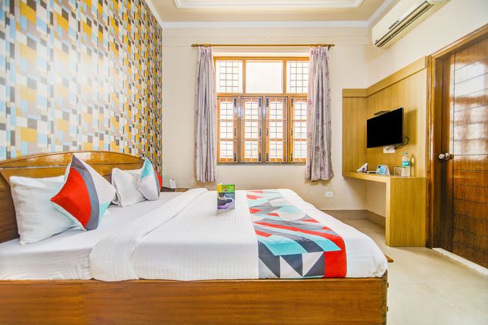 Imagen de la habitación del Hotel FabGomti. Foto 8