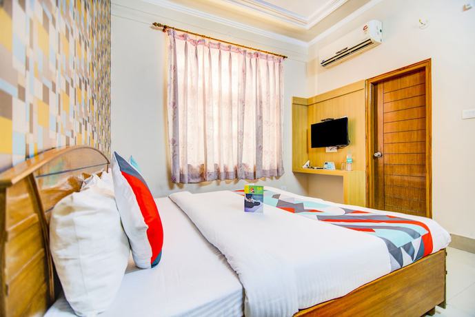 Imagen de la habitación del Hotel FabGomti. Foto 9