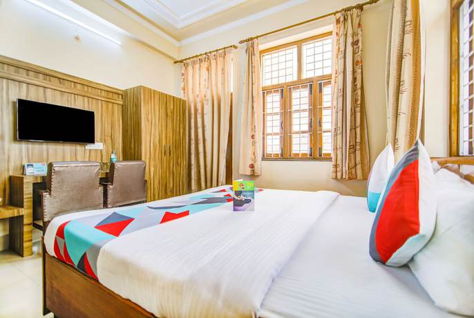 Imagen de la habitación del Hotel FabGomti. Foto 12