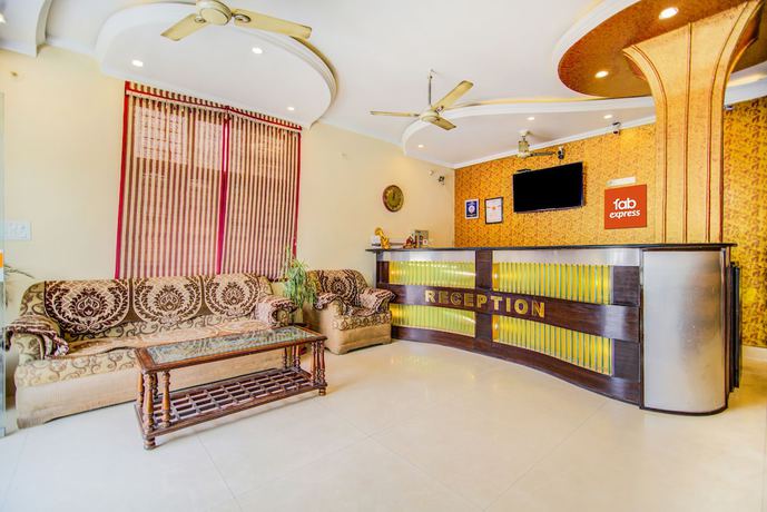 Imagen de los interiores del Hotel FabGomti. Foto 20