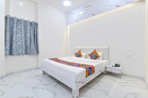 Imagen general del Hotel FabGrand Embassy. Foto 6