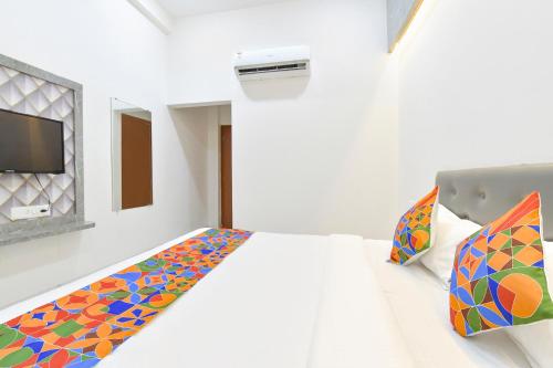 Imagen general del Hotel FabGrand Embassy. Foto 9