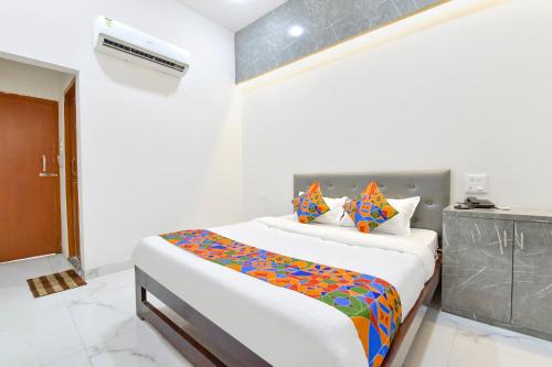 Imagen general del Hotel FabGrand Embassy. Foto 11