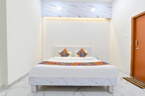 Imagen general del Hotel FabGrand Embassy. Foto 13