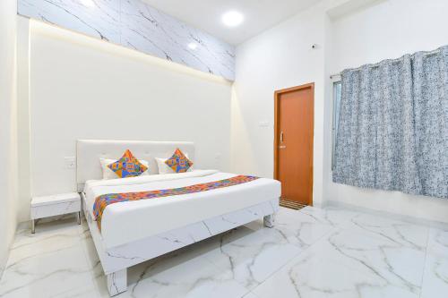 Imagen general del Hotel FabGrand Embassy. Foto 15