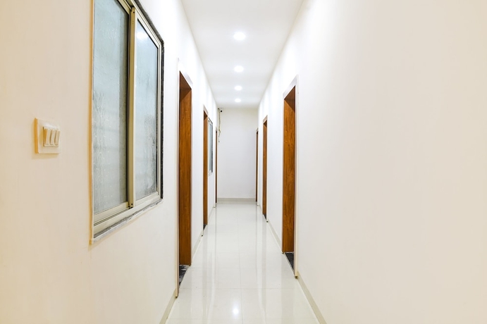 Imagen de los interiores del Hotel FabGrand Giriraj. Foto 15