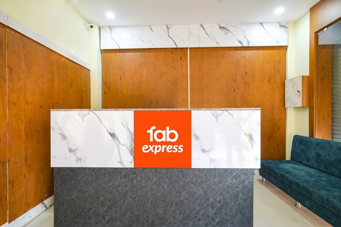 Imagen de los interiores del Hotel FabGrand Giriraj. Foto 18