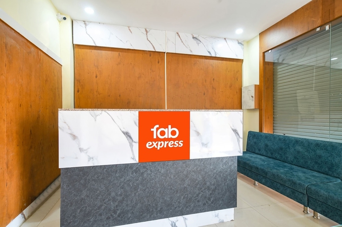 Imagen de los interiores del Hotel FabGrand Giriraj. Foto 19