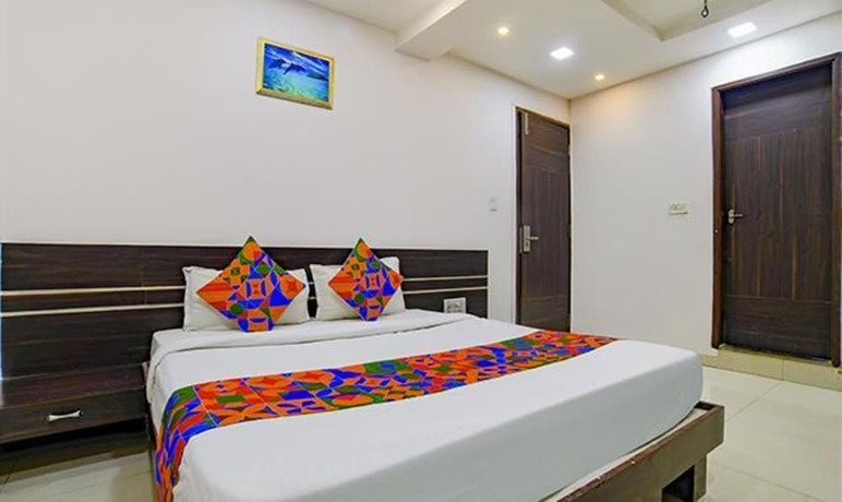 Imagen de la habitación del Hotel FabGrand Raj. Foto 16