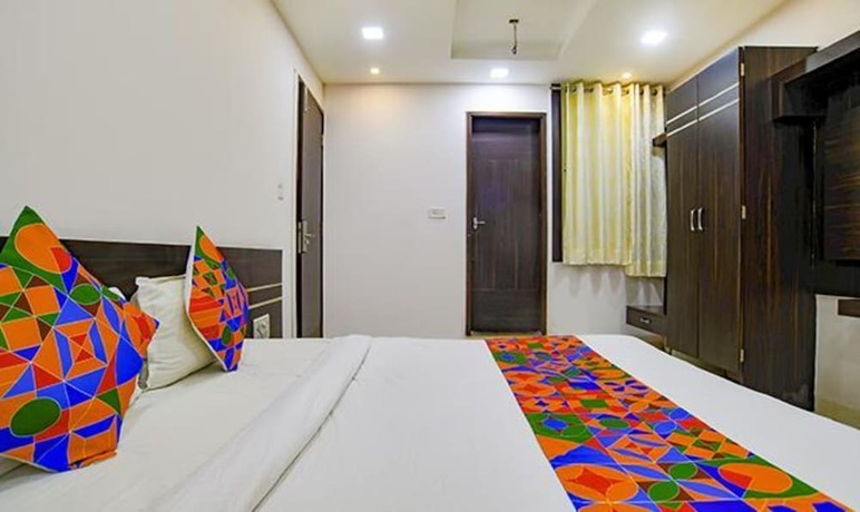 Imagen de la habitación del Hotel FabGrand Raj. Foto 18
