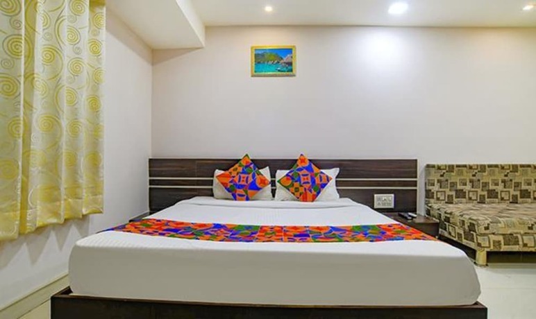 Imagen de la habitación del Hotel FabGrand Raj. Foto 19