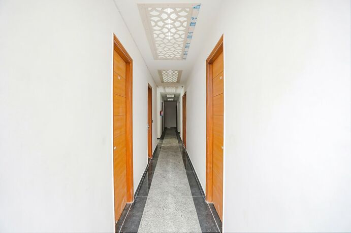 Imagen general del Hotel FabHexa Noida Sector 56. Foto 2