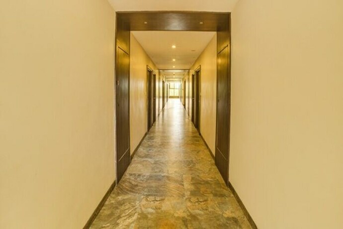 Imagen de los interiores del Hotel FabHotel Bee Town - AB Road. Foto 30