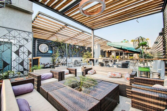 Imagen del bar/restaurante del Hotel FabHotel Prime V Hazratganj. Foto 2