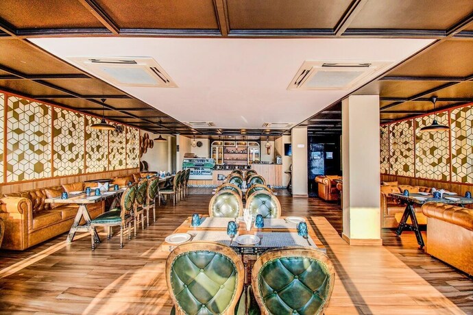 Imagen del bar/restaurante del Hotel FabHotel Prime V Hazratganj. Foto 3