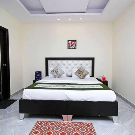 Imagen de la habitación del Hotel FabMascot TREO. Foto 4