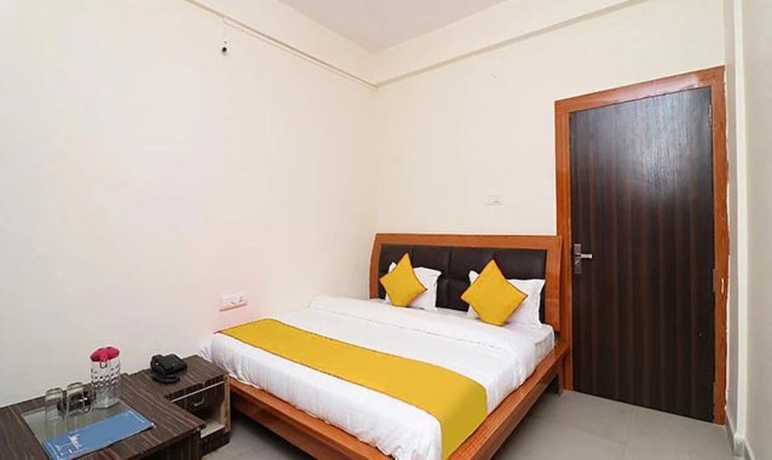 Imagen de la habitación del Hotel FabNeena Palace. Foto 3