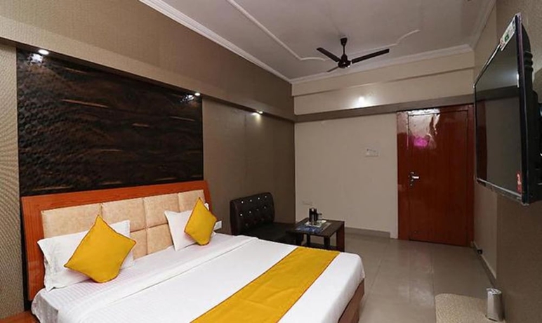 Imagen de la habitación del Hotel FabNeena Palace. Foto 6