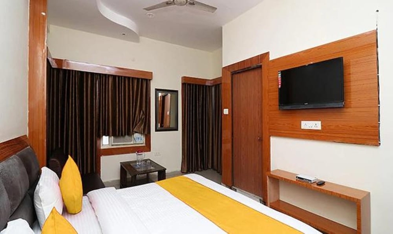 Imagen de la habitación del Hotel FabNeena Palace. Foto 7