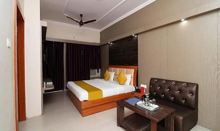 Imagen de la habitación del Hotel FabNeena Palace. Foto 12