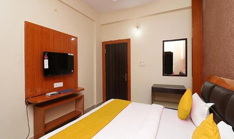 Imagen de la habitación del Hotel FabNeena Palace. Foto 13