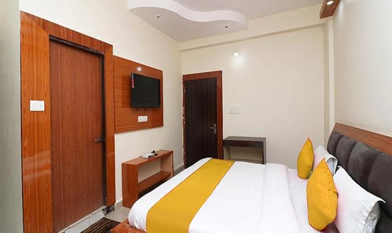 Imagen de la habitación del Hotel FabNeena Palace. Foto 15