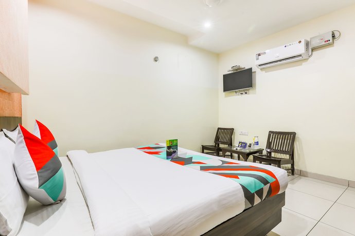 Imagen de la habitación del Hotel FabNew DK Palace. Foto 11