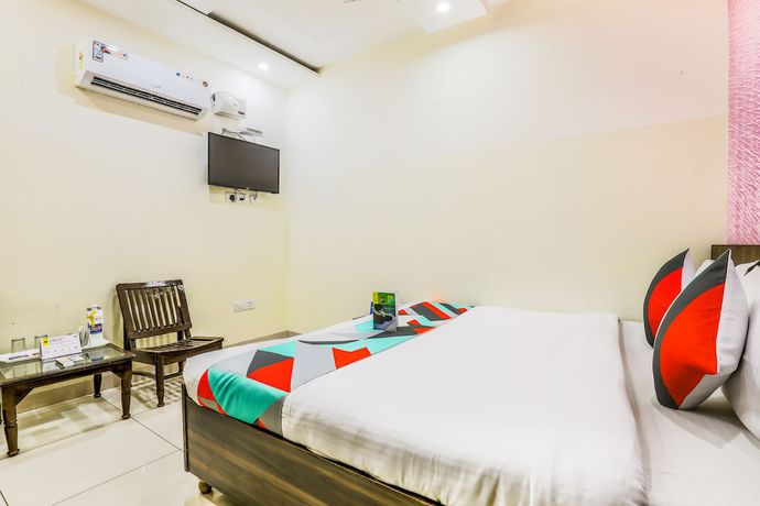 Imagen de la habitación del Hotel FabNew DK Palace. Foto 13