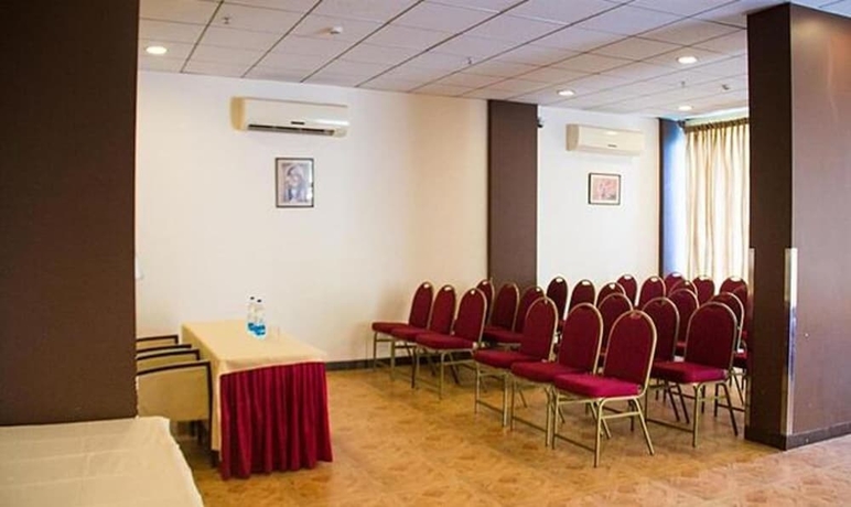 Imagen de los interiores del Hotel FabPrime Supreme. Foto 19