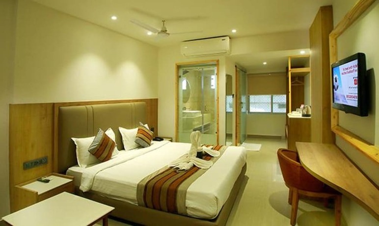 Imagen de la habitación del Hotel FabPrime Surya. Foto 15