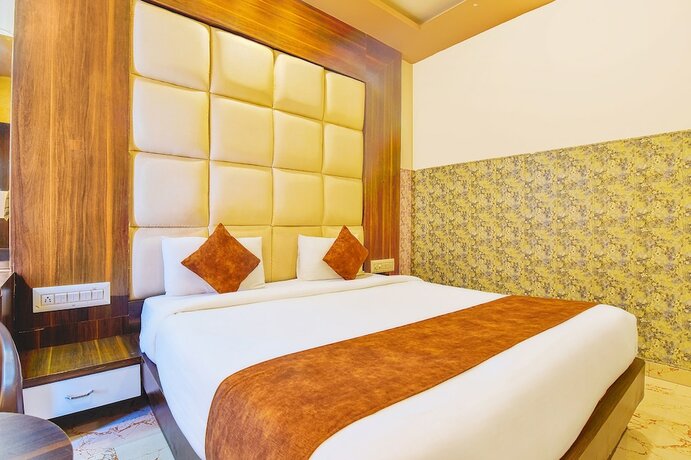Imagen de la habitación del Hotel FabPrime The Royal Galaxy. Foto 19