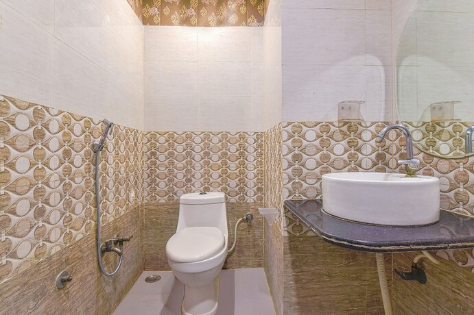 Imagen general del Hotel FabPrime The Royal Galaxy. Foto 15