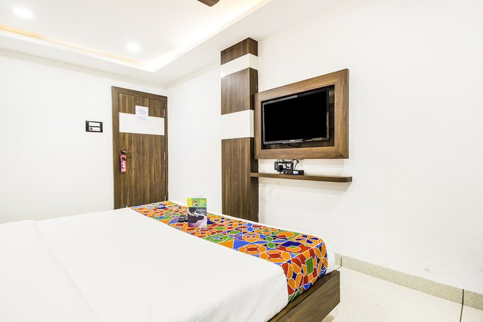 Imagen de la habitación del Hotel FabRajnandani Residency. Foto 3