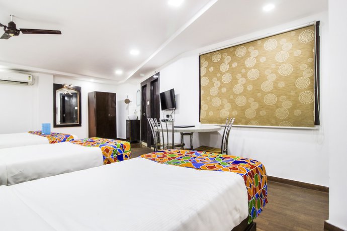 Imagen de la habitación del Hotel FabRajnandani Residency. Foto 11