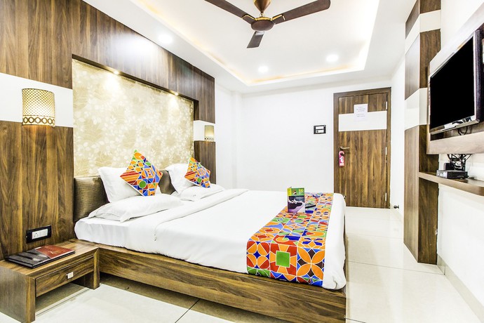 Imagen de la habitación del Hotel FabRajnandani Residency. Foto 13